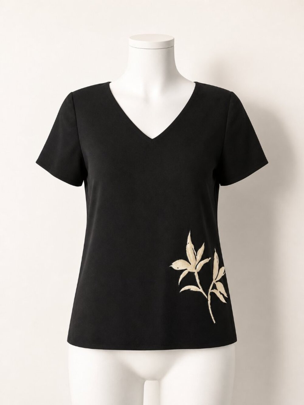 Studio I Black V-Neck with Floral Embroidered Top Short Sleeves Size 10